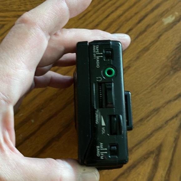 Vintage Sony Walkman WM FX33 Am/FM radio cassette player - Picture 3 of 8